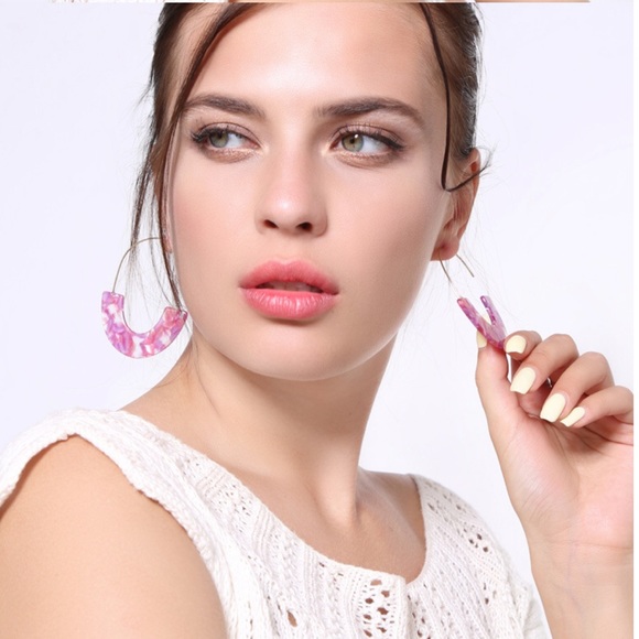 Resin hoop earrings - Picture 4 of 5